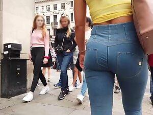 Tight ass fills jeans to maximum capacity Picture 8