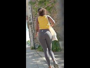 Stunning movement of black booty in grey leggings Picture 4