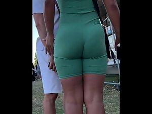 Juicy bubble butt in tight green onesie Picture 4