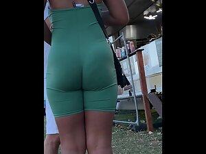 Juicy bubble butt in tight green onesie Picture 5