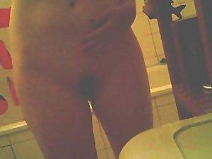 Trimmed pussy and naked body spied Picture 1