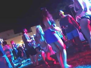 Sluts dancing together on a beach party Picture 1