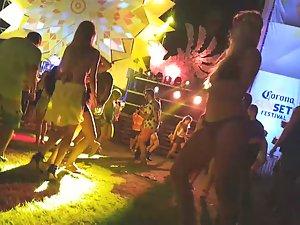 Sluts dancing together on a beach party Picture 8