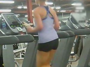 Sexy fitness chicks spied in the gym Picture 1