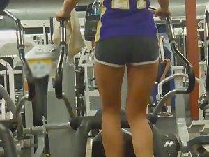 Sexy fitness chicks spied in the gym Picture 2