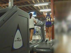 Sexy fitness chicks spied in the gym Picture 3