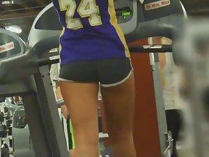 Sexy fitness chicks spied in the gym Picture 4