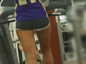 Sexy fitness chicks spied in the gym Picture 5