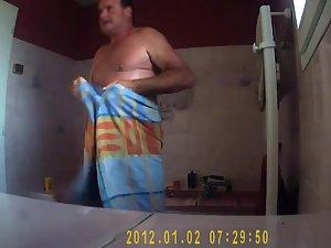 Mature couple spied showering together Picture 6