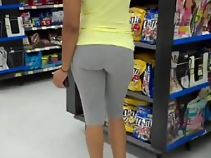 Shaky big ass followed in a supermarket