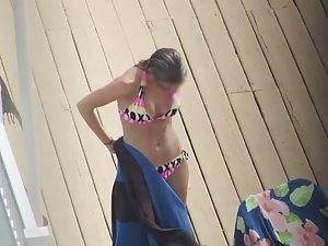Hottie wraps herself in a towel by the swimming pool Picture 6