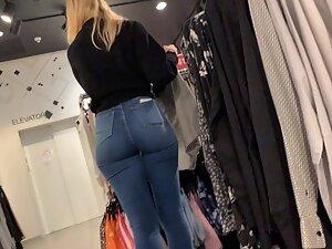 Hot store clerk girl's crotch is squished in tight jeans Picture 8