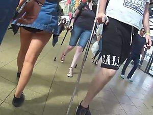 Hot blonde can't hide her pretty ass Picture 4