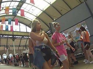 Hot blonde can't hide her pretty ass Picture 8