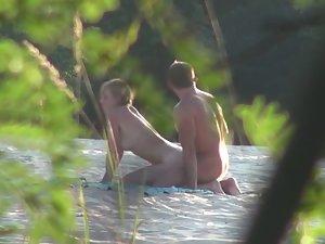 This can only happen on nudist beach Picture 4