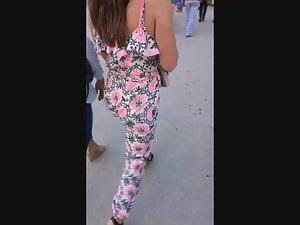 Hot ass movement in sexy jumpsuit Picture 7