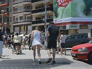 Quick and accidental upskirt in street Picture 5