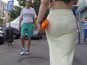 Thong of a very erotic milf on the street Picture 2