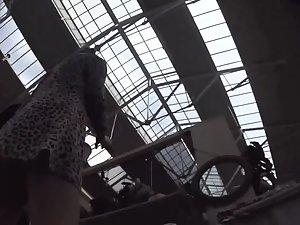 Hot ass under a short dress with leopard pattern Picture 3