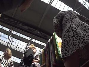 Hot ass under a short dress with leopard pattern Picture 6