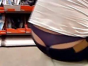 That whale tail makes her look slutty Picture 1