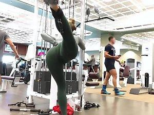 Sexiest workout ever seen by a voyeur Picture 3