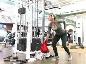 Sexiest workout ever seen by a voyeur Picture 6