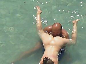 Pussy licking inside water leads to sex Picture 3