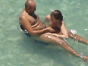 Pussy licking inside water leads to sex Picture 5