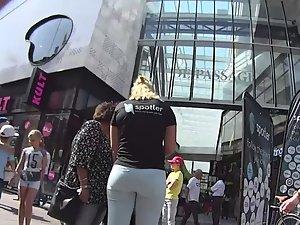 Hard to watch it without touching Picture 7