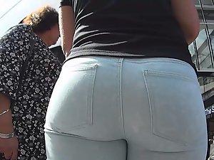 Hard to watch it without touching Picture 8