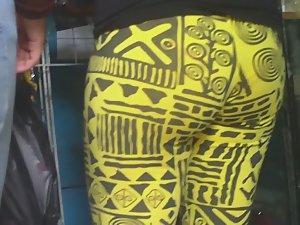 Cocky girl in tight yellow leggings Picture 1