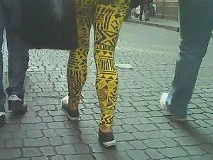 Cocky girl in tight yellow leggings Picture 7