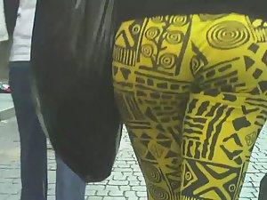 Cocky girl in tight yellow leggings Picture 8