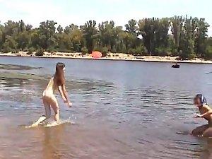 Nude girls swimming in a lake Picture 5