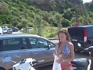 Hottest teen I spotted by beach Picture 4