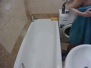 Dude gets a boner while they shower Picture 8