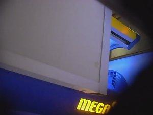 Mature lady wipes the tanning machine Picture 2