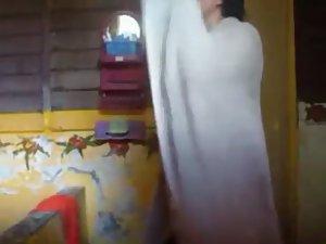 Mature asian lady spied while she soaps Picture 8