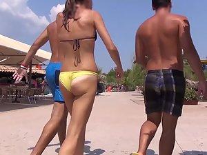 Hot ass in yellow bikini at the water park Picture 4