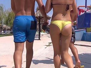 Hot ass in yellow bikini at the water park Picture 5
