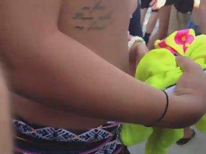 Party girl bounces to the music Picture 8