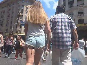 Hot teenage ass in cutoff shorts Picture 2