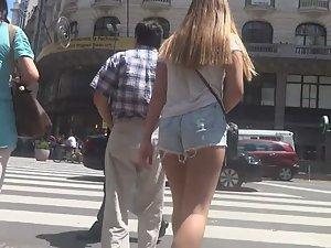 Hot teenage ass in cutoff shorts Picture 3