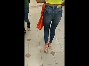 Sexy tall milf knows that she is wanted Picture 8