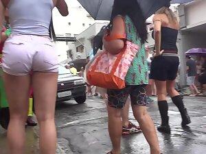 Sexy bodybuilder shakes her mighty ass Picture 6