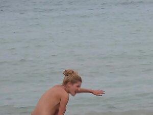 Petite nudist woman got a nice flabby pussy Picture 8