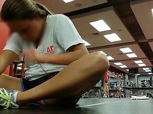 Sporty chick warms up and stretches Picture 7