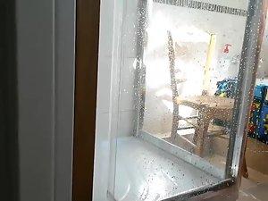 Chubby girl after a nice shower Picture 6