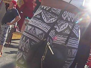 Chocolate ass wiggles in tights Picture 4